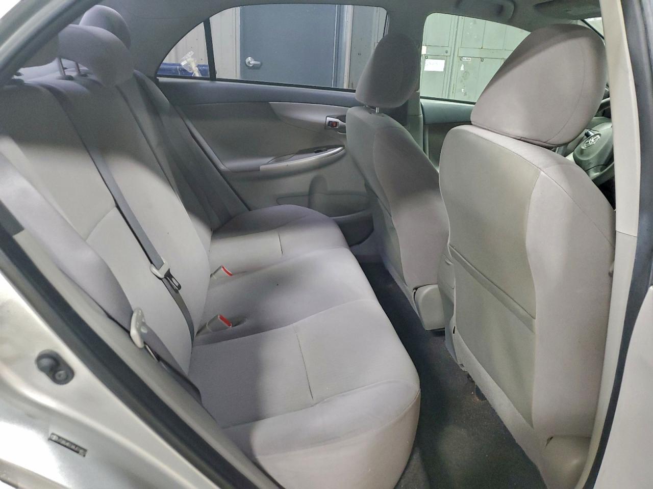 2010 TOYOTA COROLLA BASE photo 28