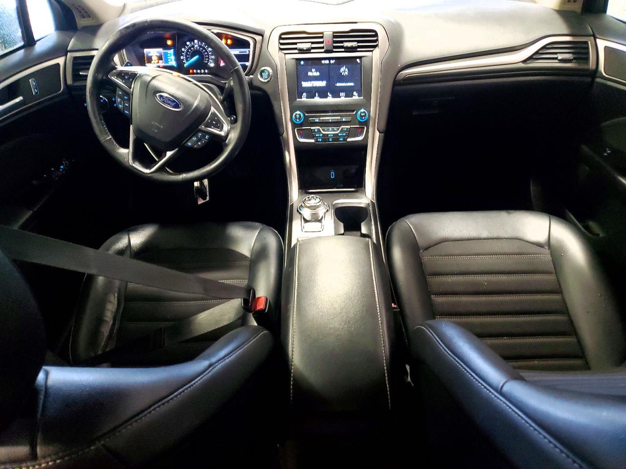 2017 FORD FUSION SE photo 8