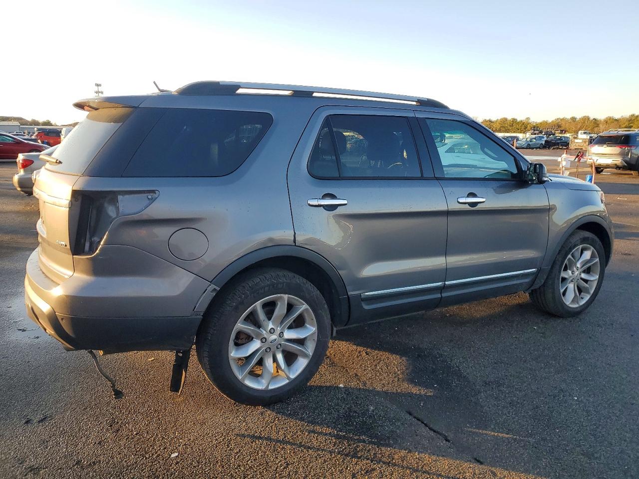 2013 FORD EXPLORER XLT photo 3