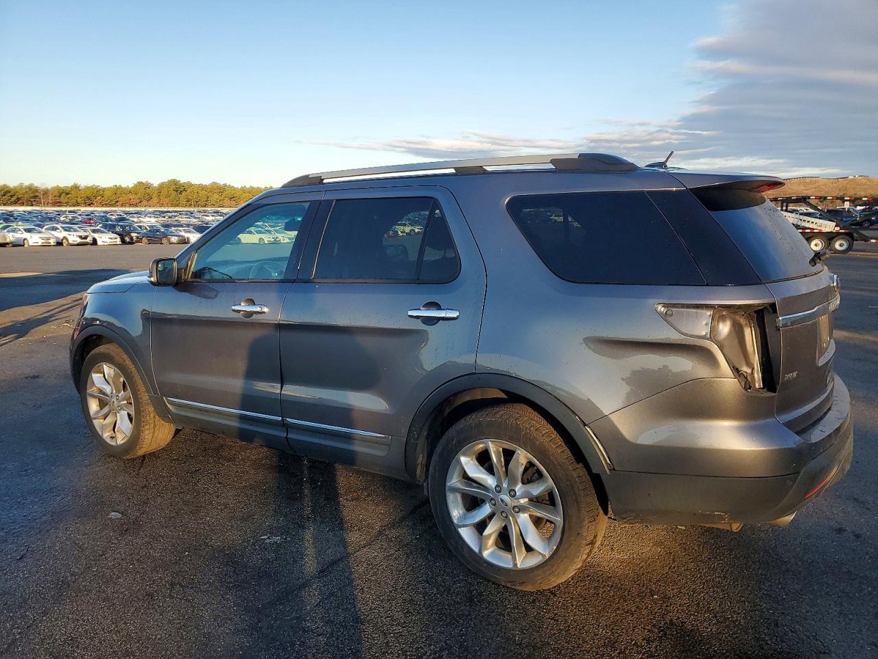 2013 FORD EXPLORER XLT photo 2