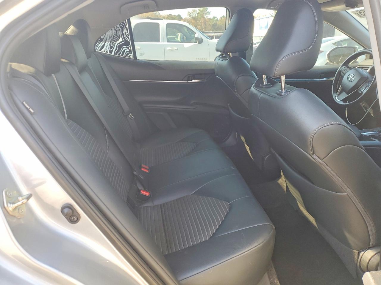 2019 TOYOTA CAMRY L photo 10