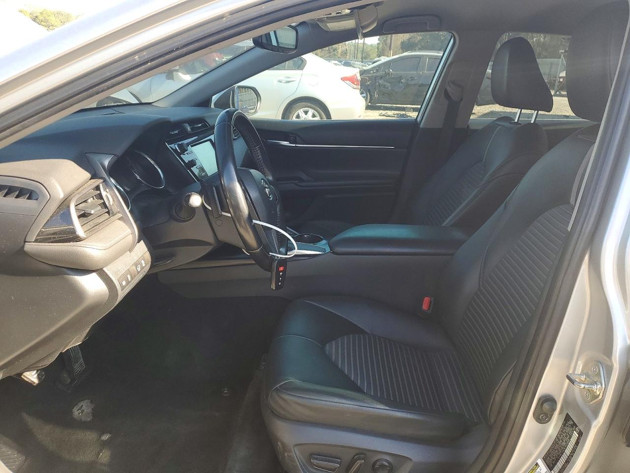 2019 TOYOTA CAMRY L photo 7