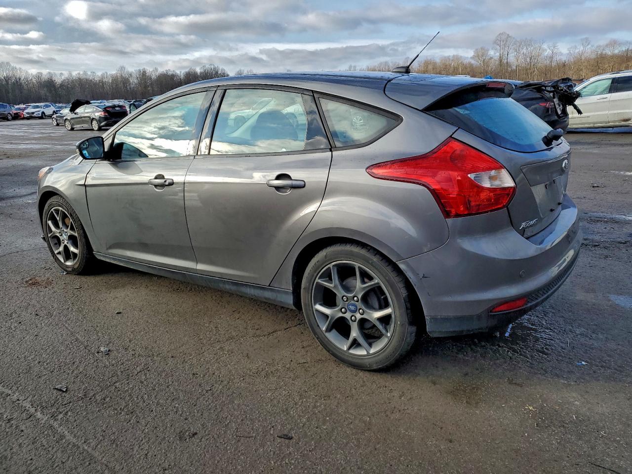 2014 FORD FOCUS SE photo 2