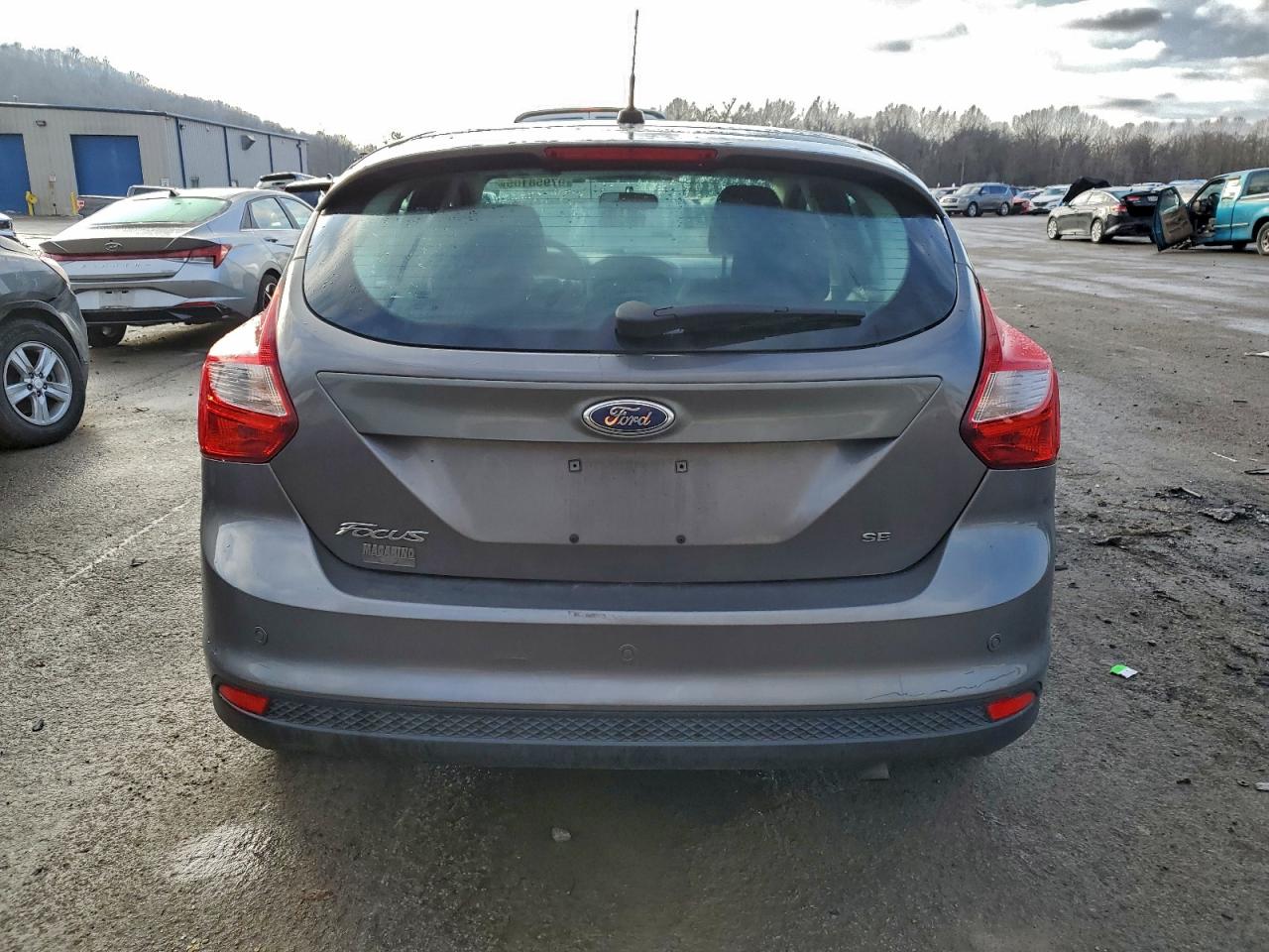 2014 FORD FOCUS SE photo 6