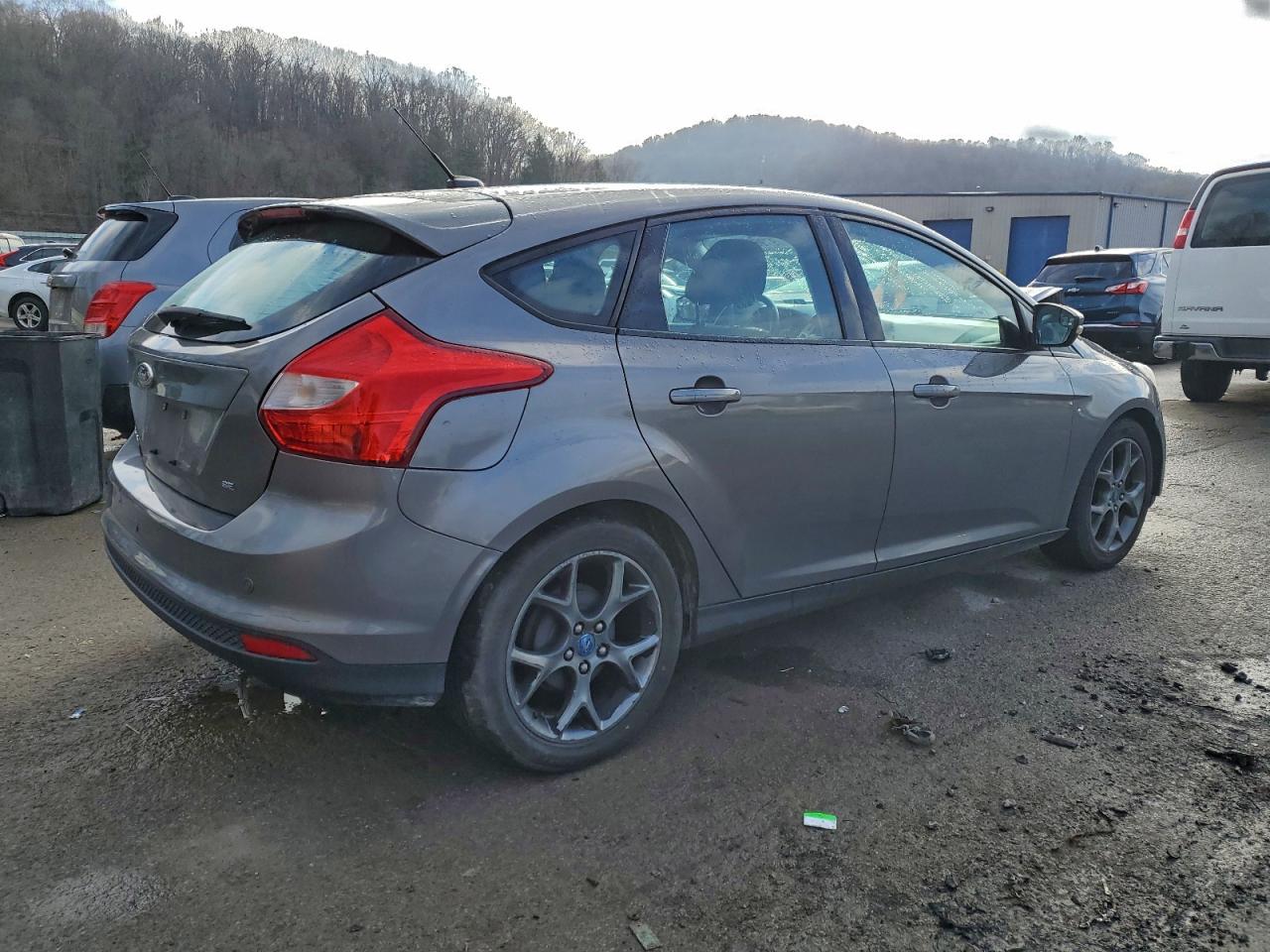2014 FORD FOCUS SE photo 3