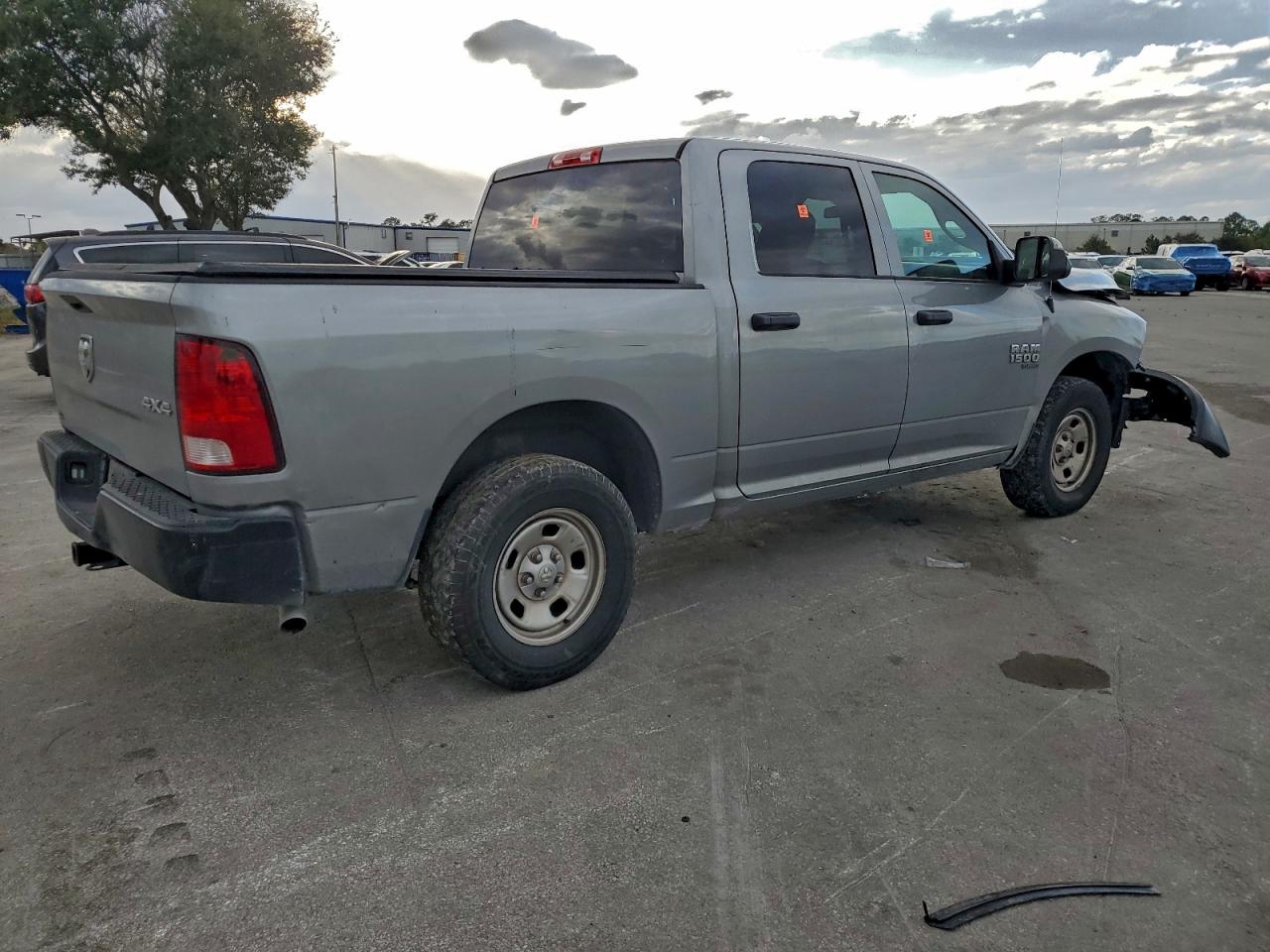 2022 RAM 1500 CLASSIC TRADESMAN photo 3