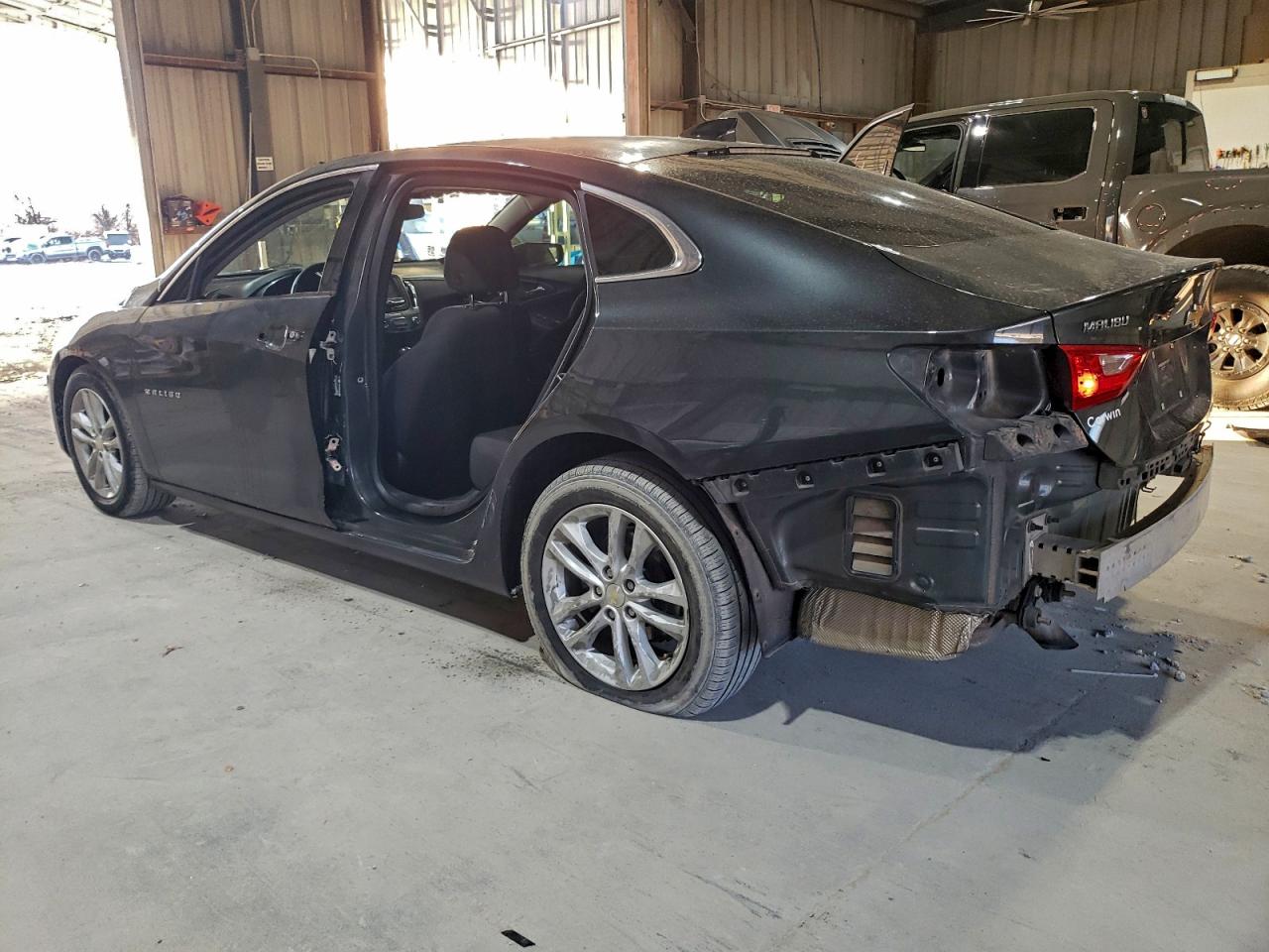 2018 CHEVROLET MALIBU LT photo 2