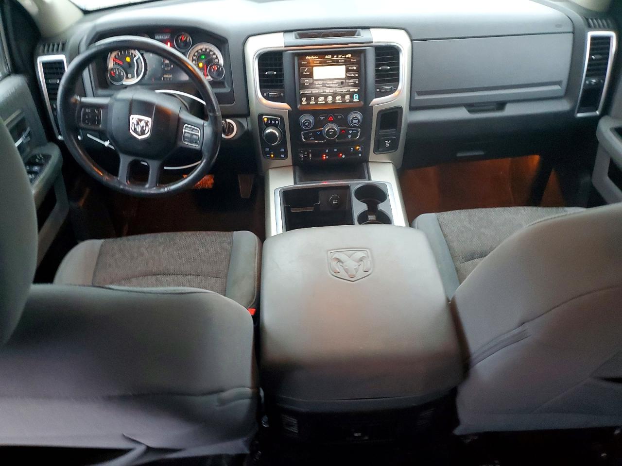 2014 RAM 1500 SLT photo 8