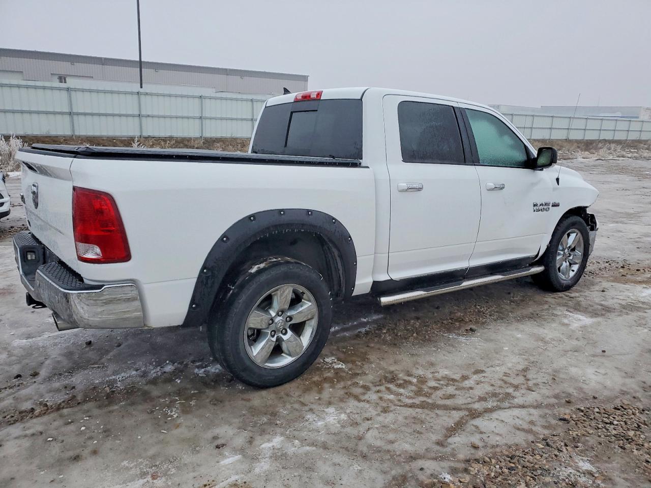 2014 RAM 1500 SLT photo 3