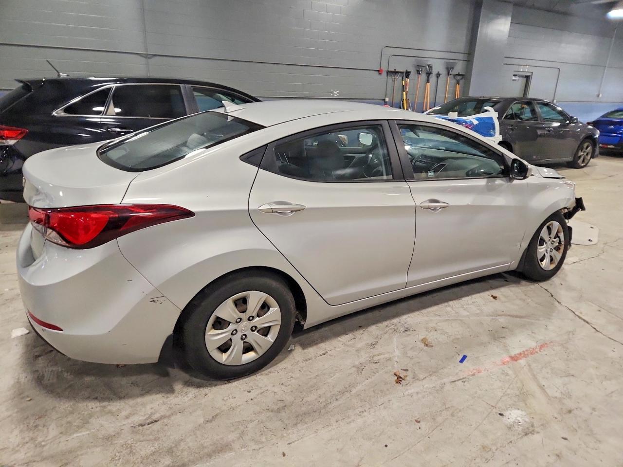 2016 HYUNDAI ELANTRA SE photo 3