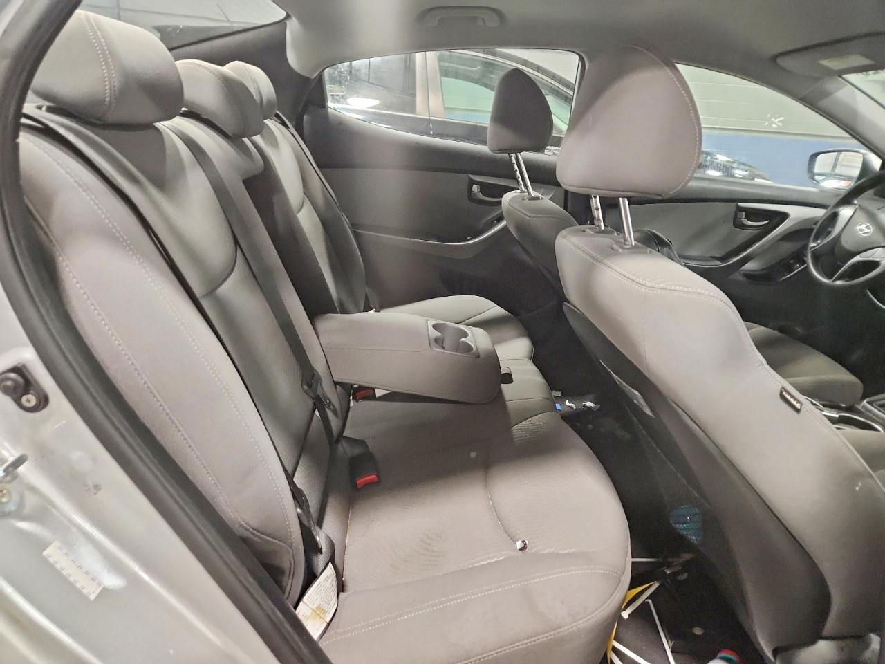 2016 HYUNDAI ELANTRA SE photo 10