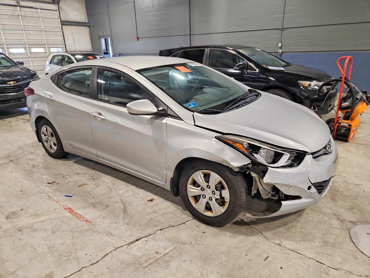 2016 HYUNDAI ELANTRA SE photo 4