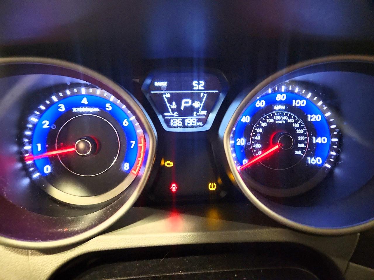 2016 HYUNDAI ELANTRA SE photo 9