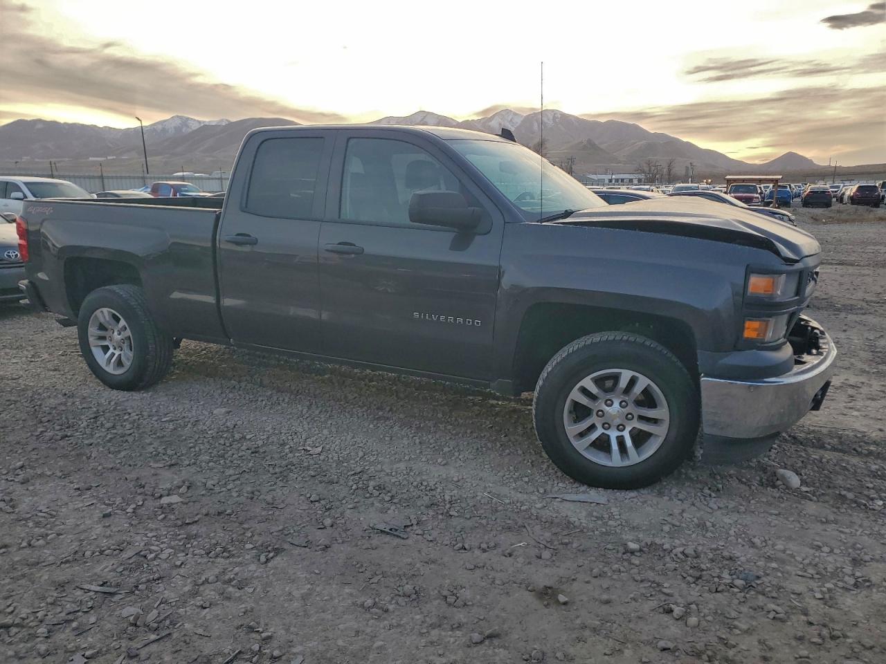 2015 CHEVROLET SILVERADO K1500 photo 4