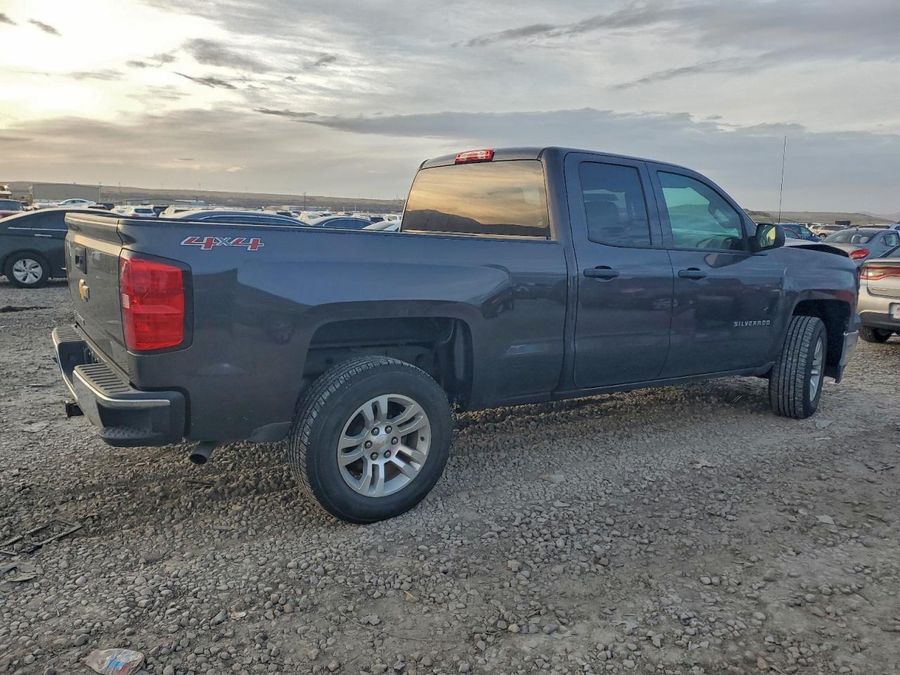 2015 CHEVROLET SILVERADO K1500 photo 3