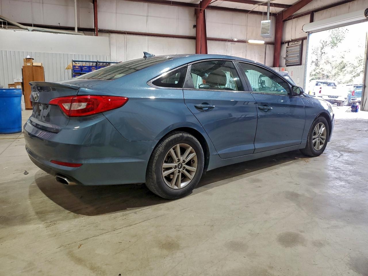 2017 HYUNDAI SONATA SE photo 3