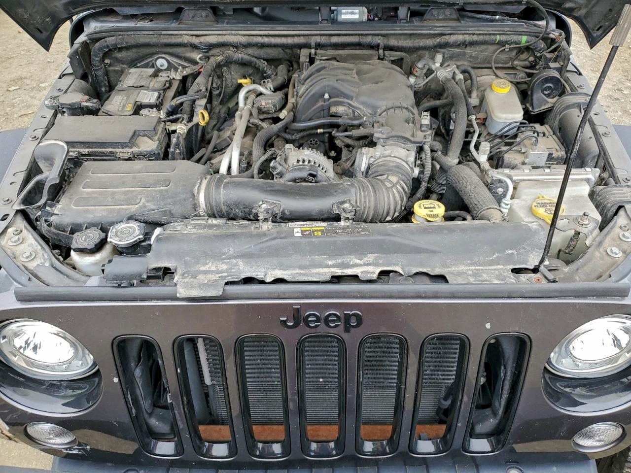 2018 JEEP WRANGLER UNLIMITED SAHARA photo 23