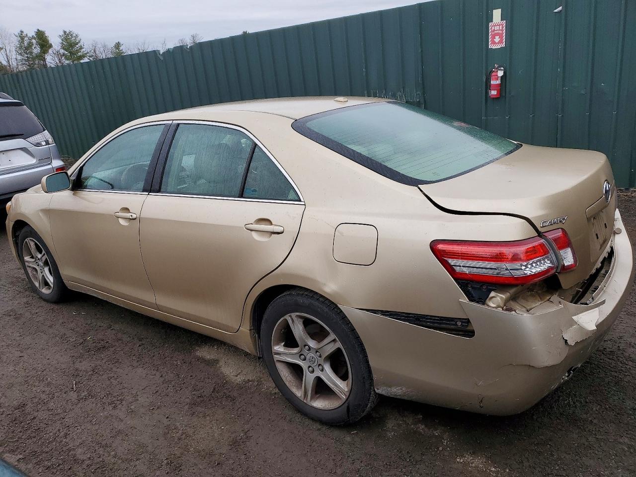 2011 TOYOTA CAMRY BASE photo 2