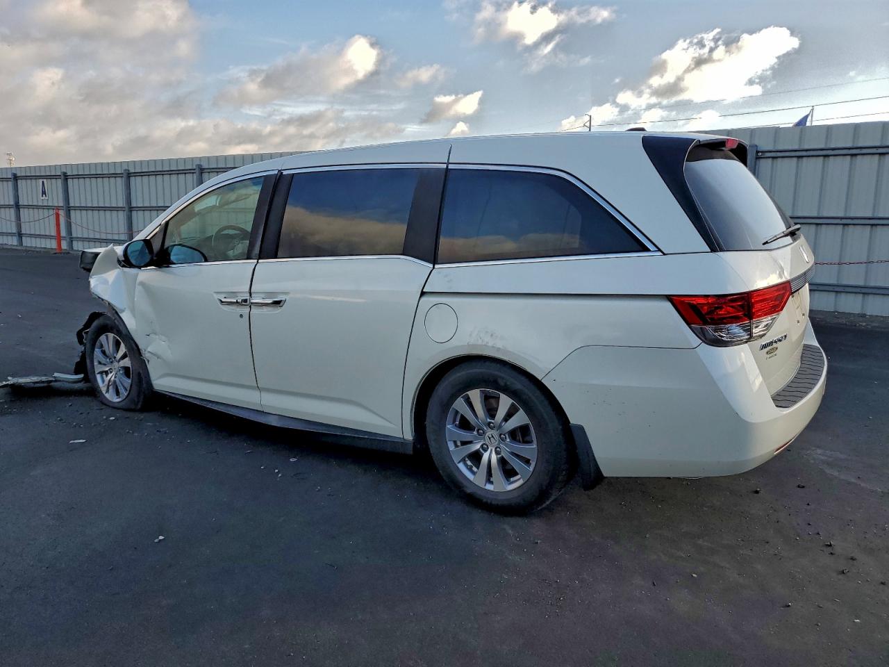 2016 HONDA ODYSSEY EXL photo 2