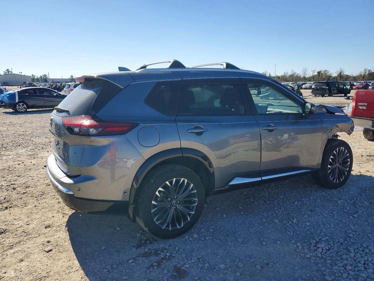 2025 NISSAN ROGUE PLATINUM photo 3