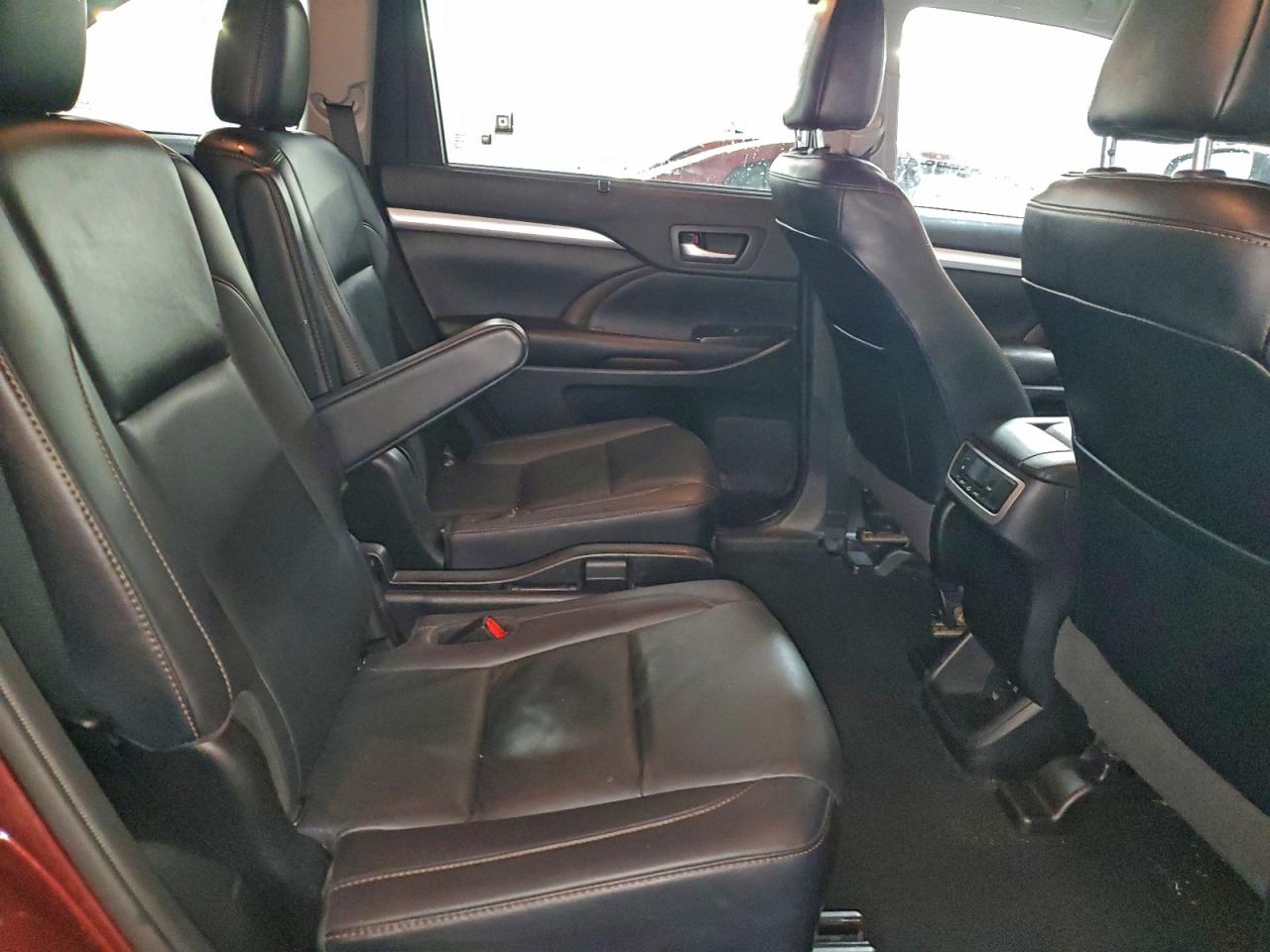 2019 TOYOTA HIGHLANDER XLE photo 19
