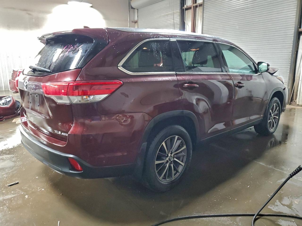 2019 TOYOTA HIGHLANDER XLE photo 5