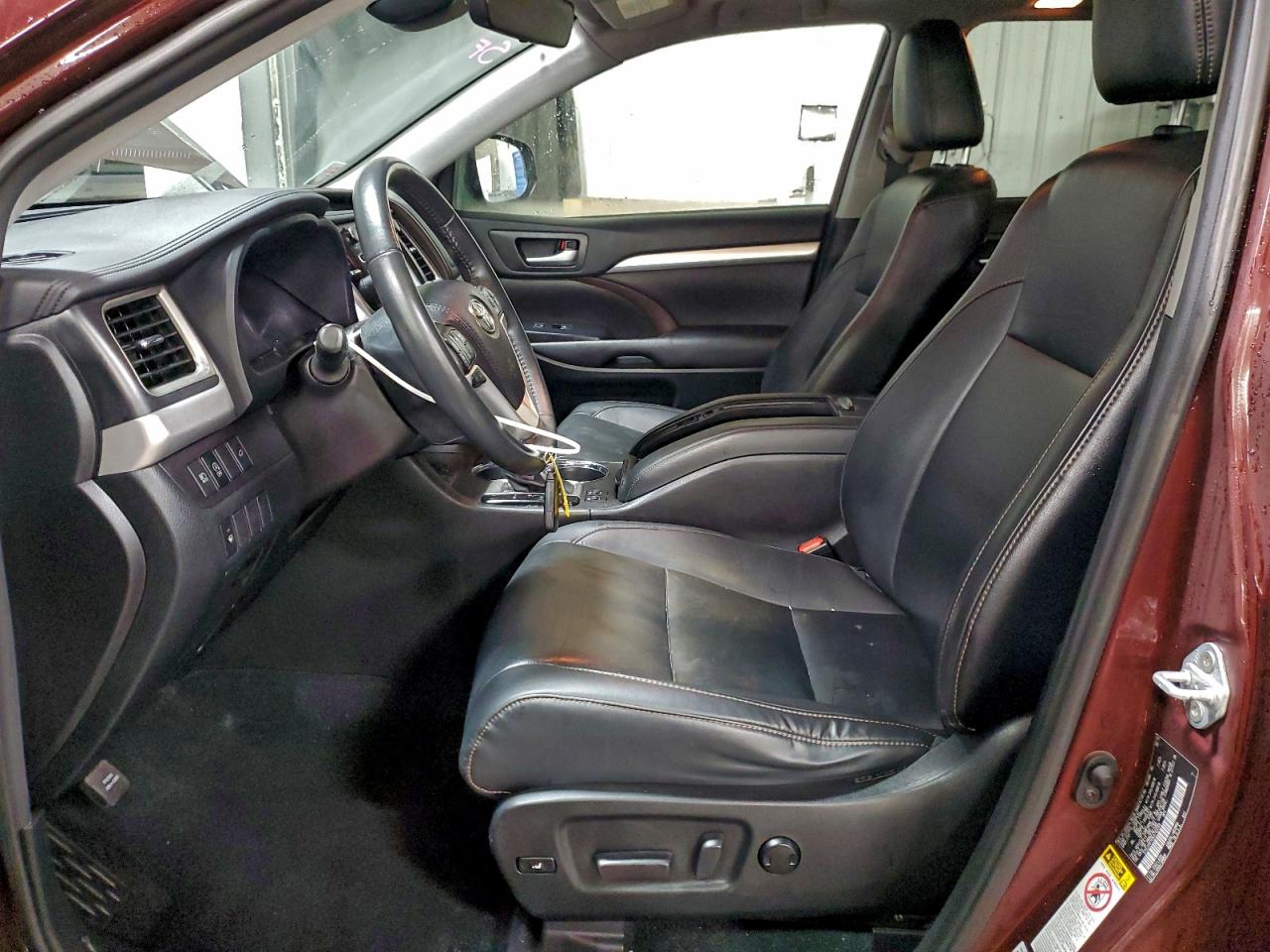 2019 TOYOTA HIGHLANDER XLE photo 13
