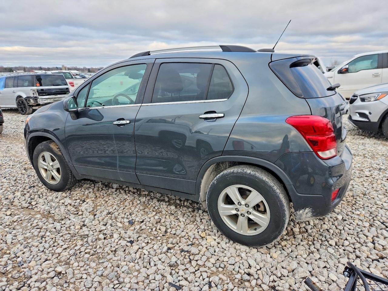 2018 CHEVROLET TRAX 1LT photo 2