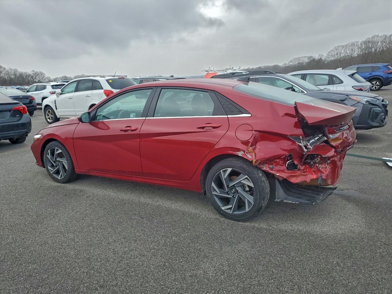 2025 HYUNDAI ELANTRA SEL photo 2