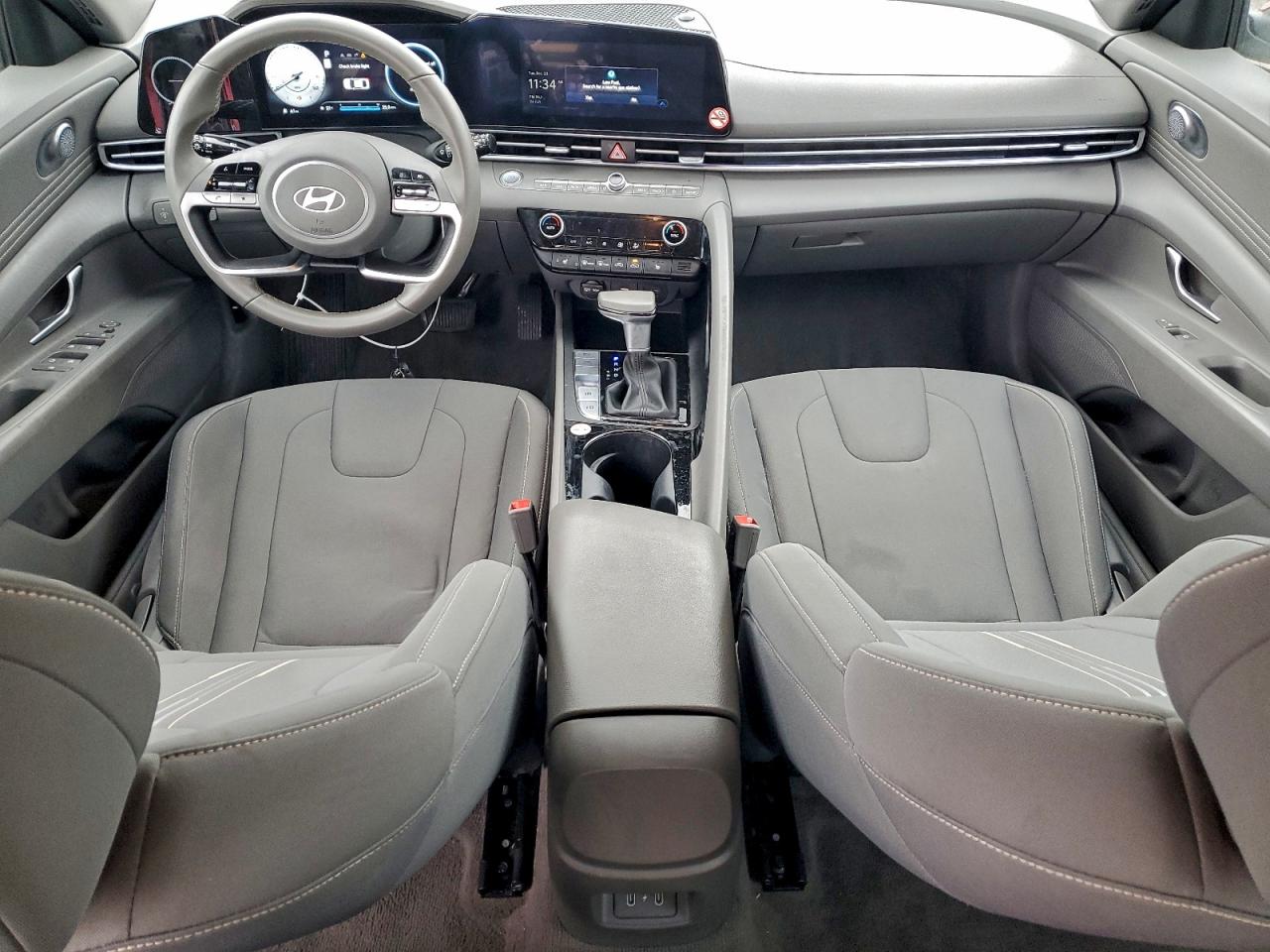 2025 HYUNDAI ELANTRA SEL photo 8