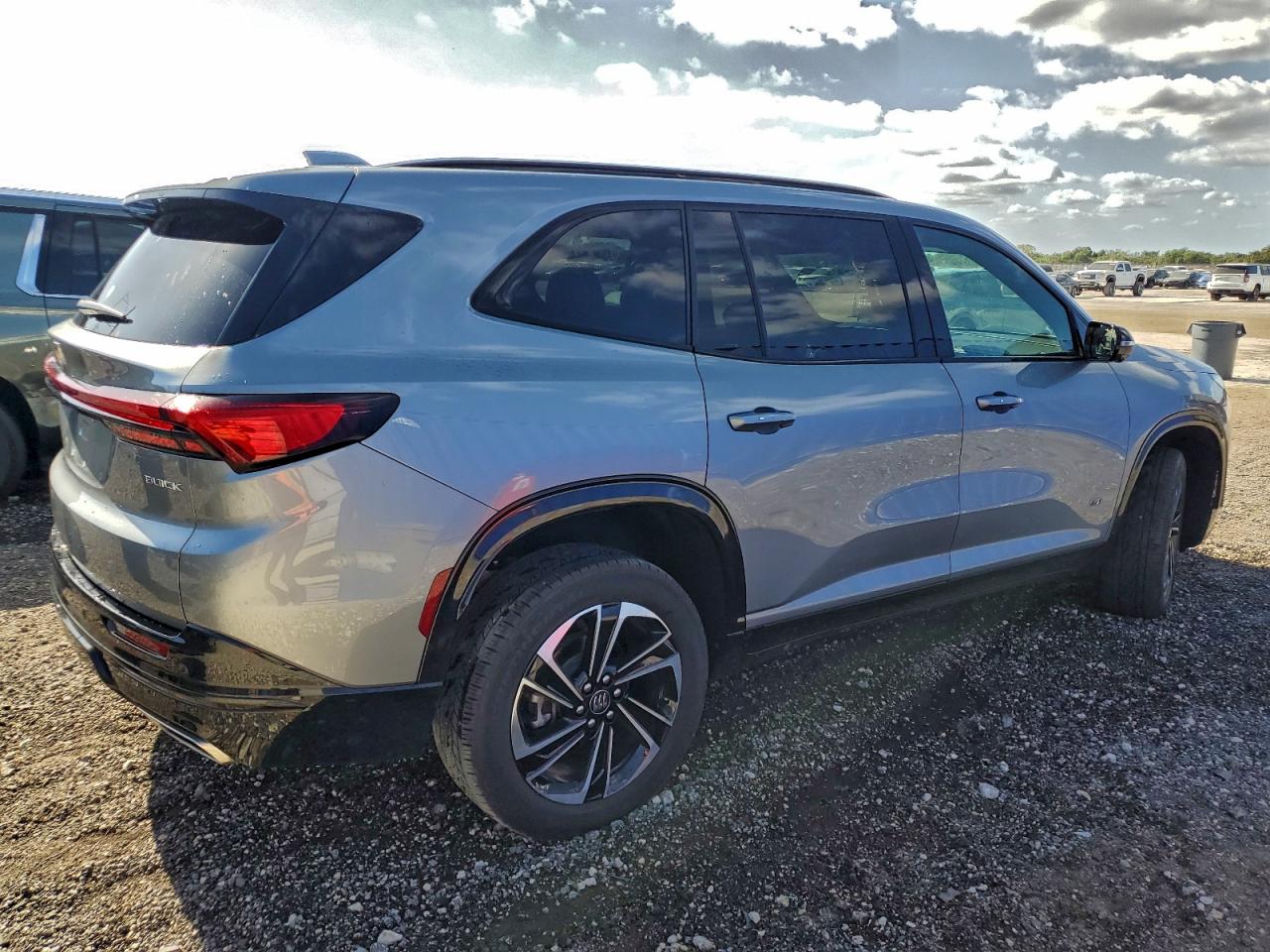 2025 BUICK ENCLAVE SPORT TOURING photo 3