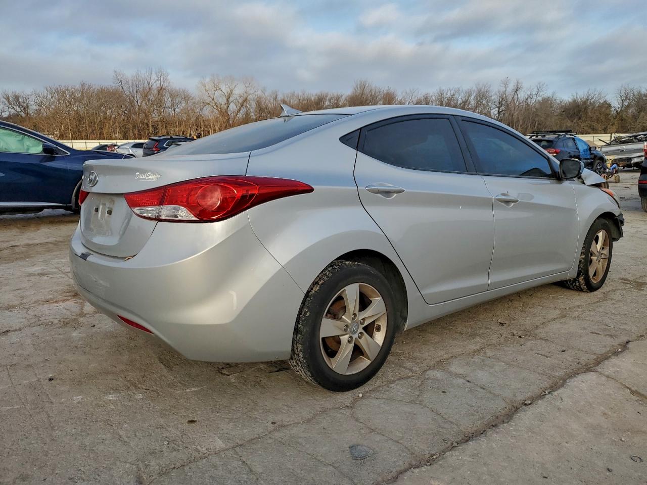 2013 HYUNDAI ELANTRA GLS photo 3