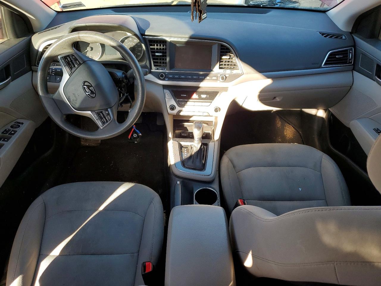 2018 HYUNDAI ELANTRA SEL photo 8
