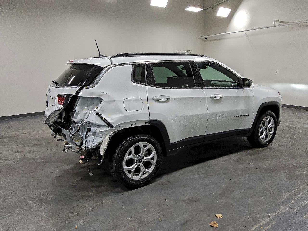 2025 JEEP COMPASS LATITUDE photo 3