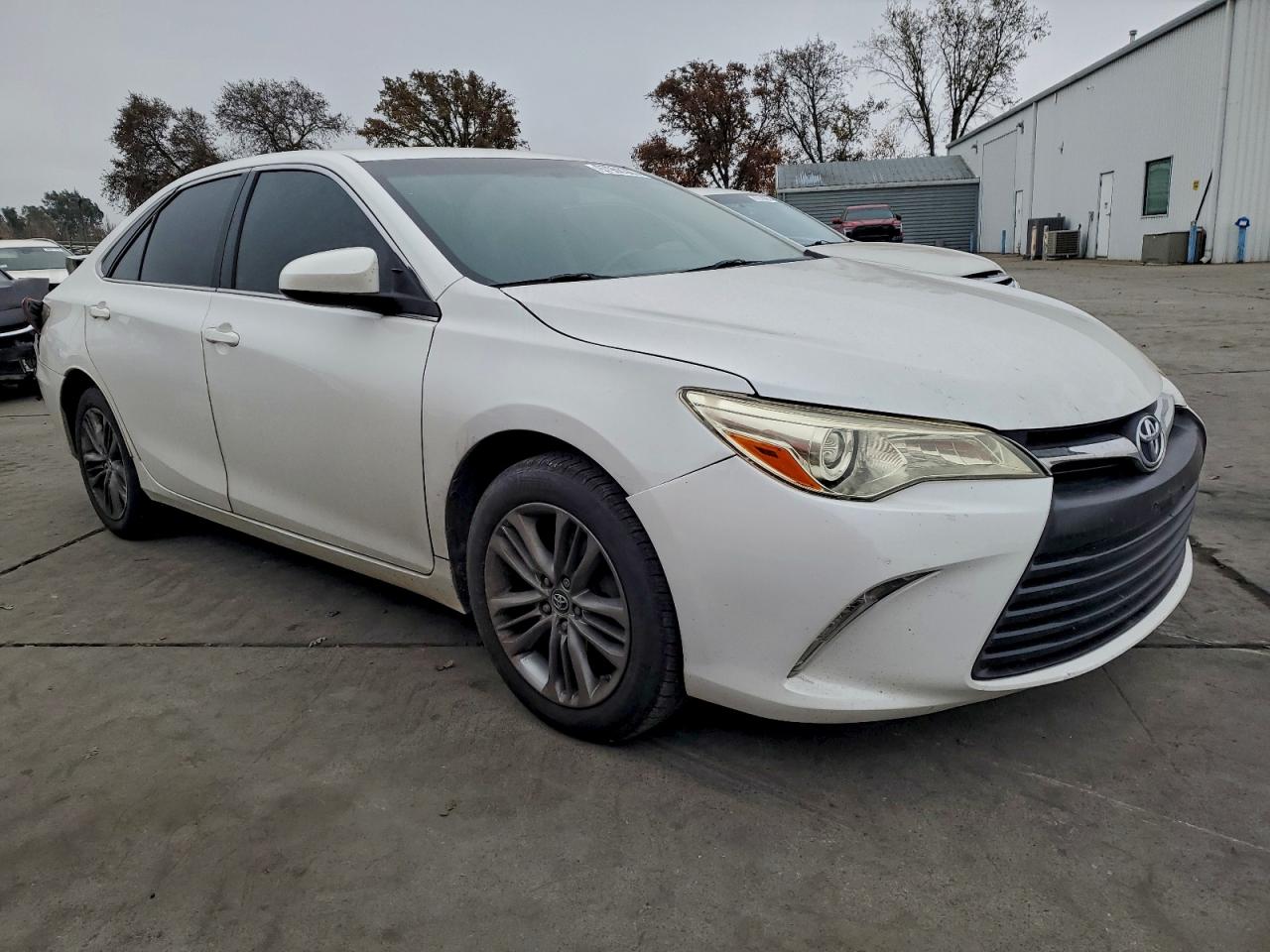 2017 TOYOTA CAMRY photo 4