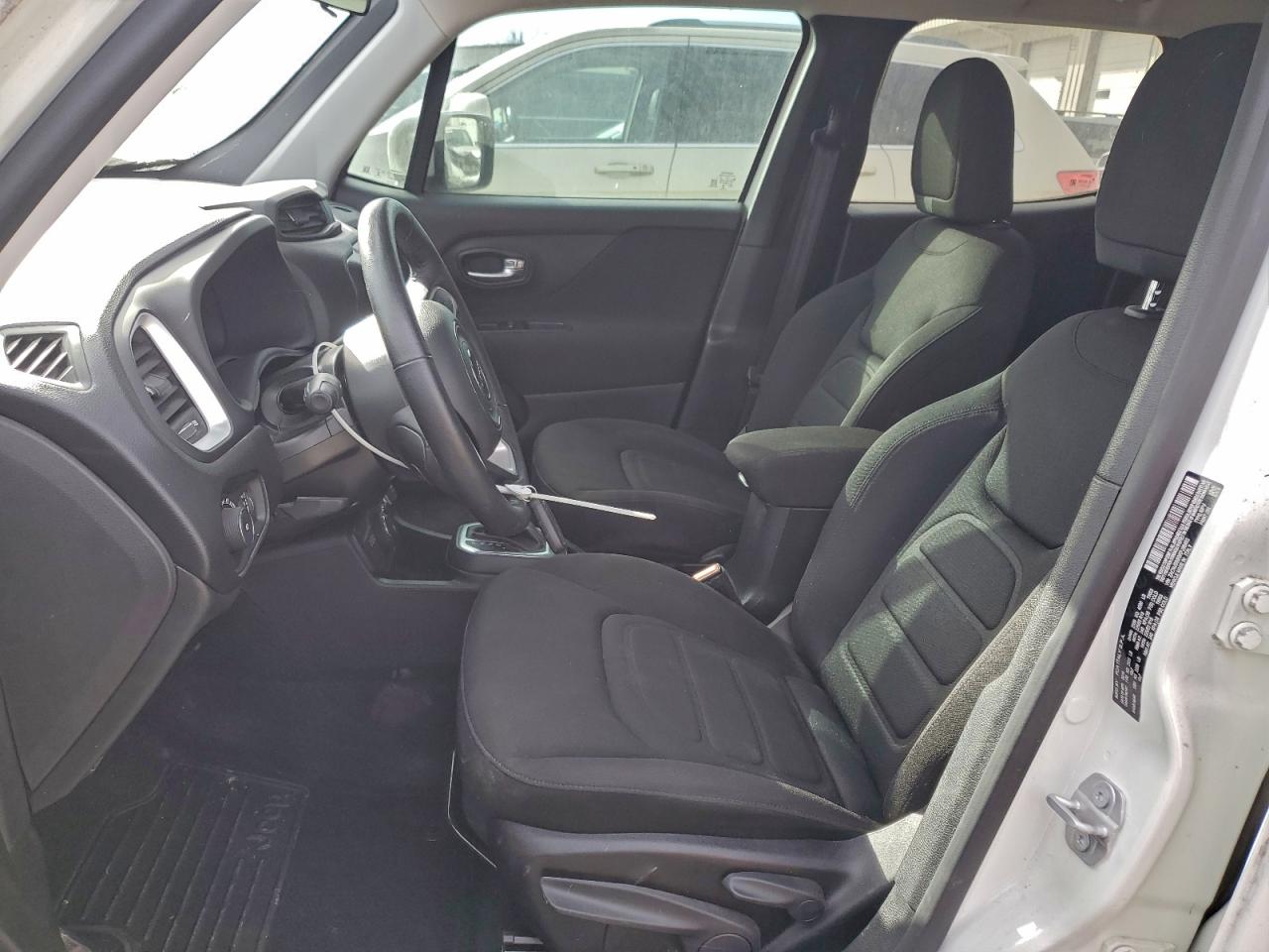 2019 JEEP RENEGADE LATITUDE photo 7