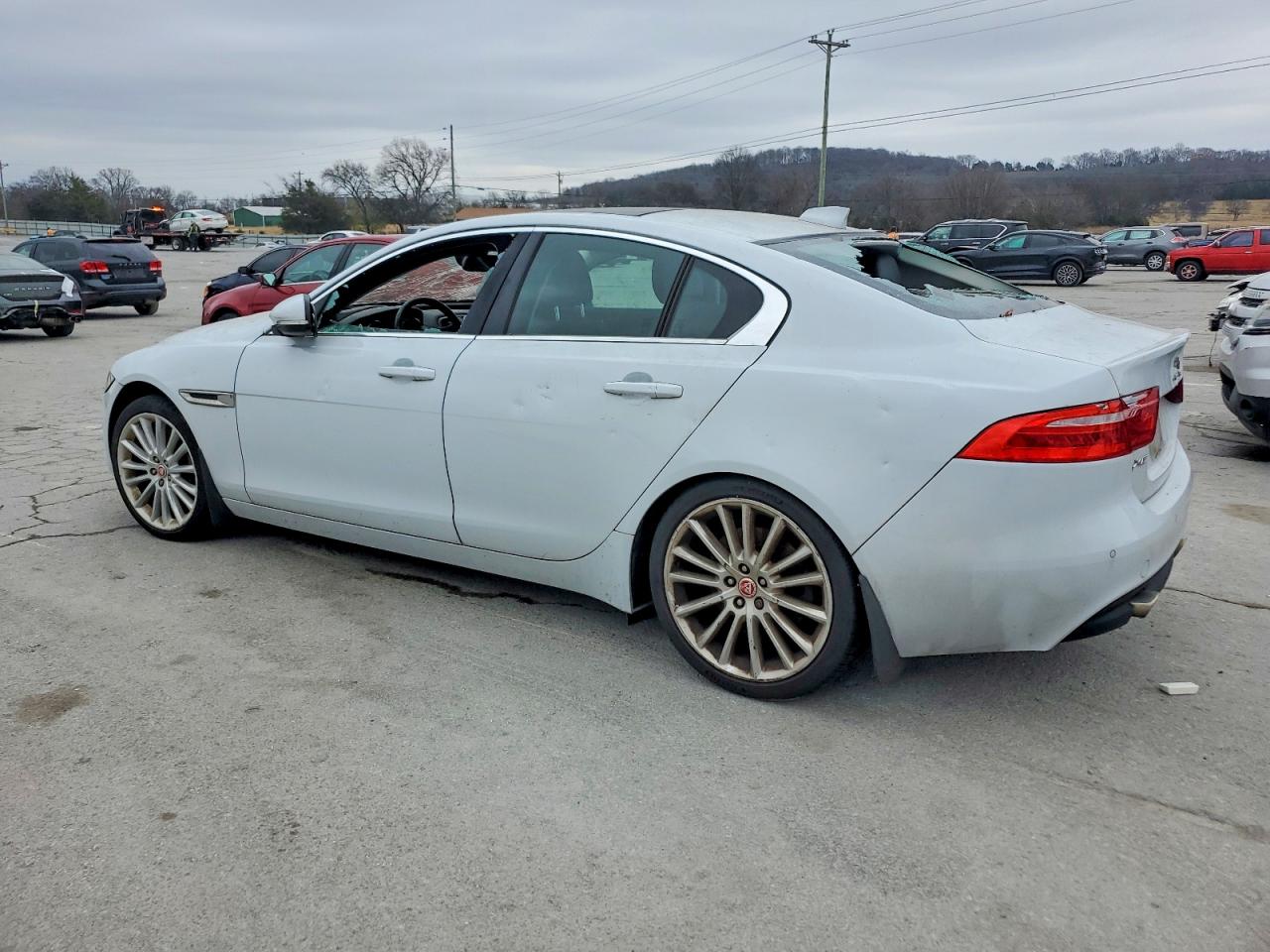 2017 JAGUAR XE FIRST EDITION photo 2