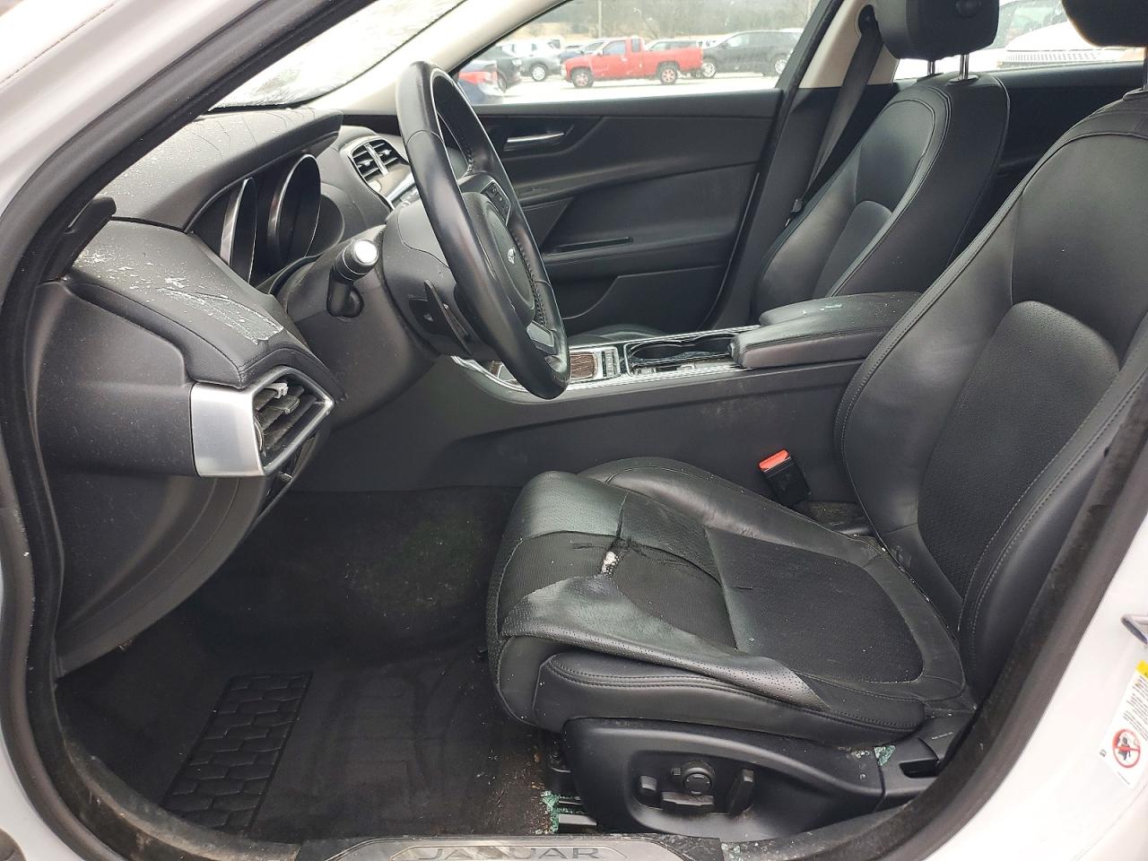 2017 JAGUAR XE FIRST EDITION photo 7
