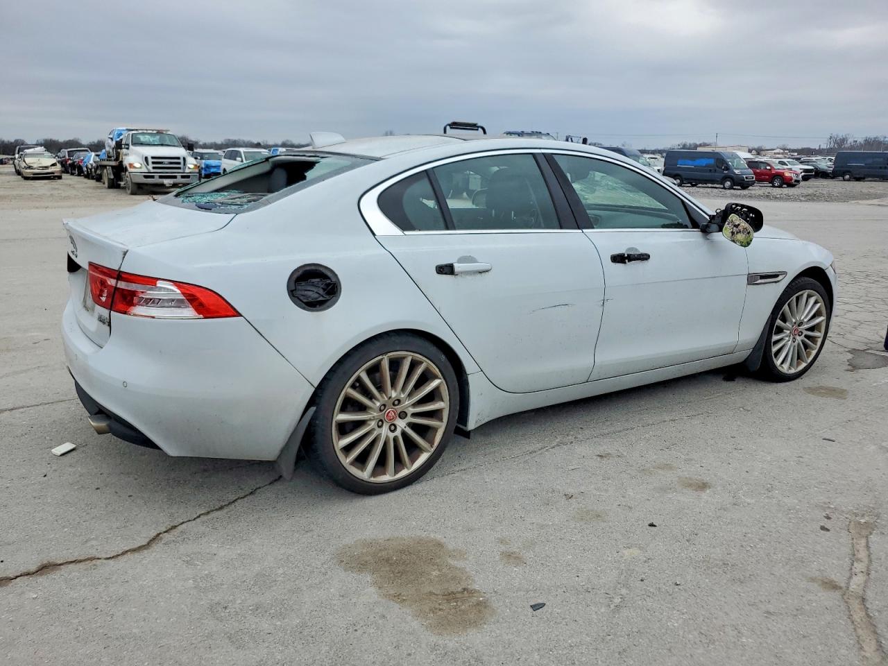 2017 JAGUAR XE FIRST EDITION photo 3