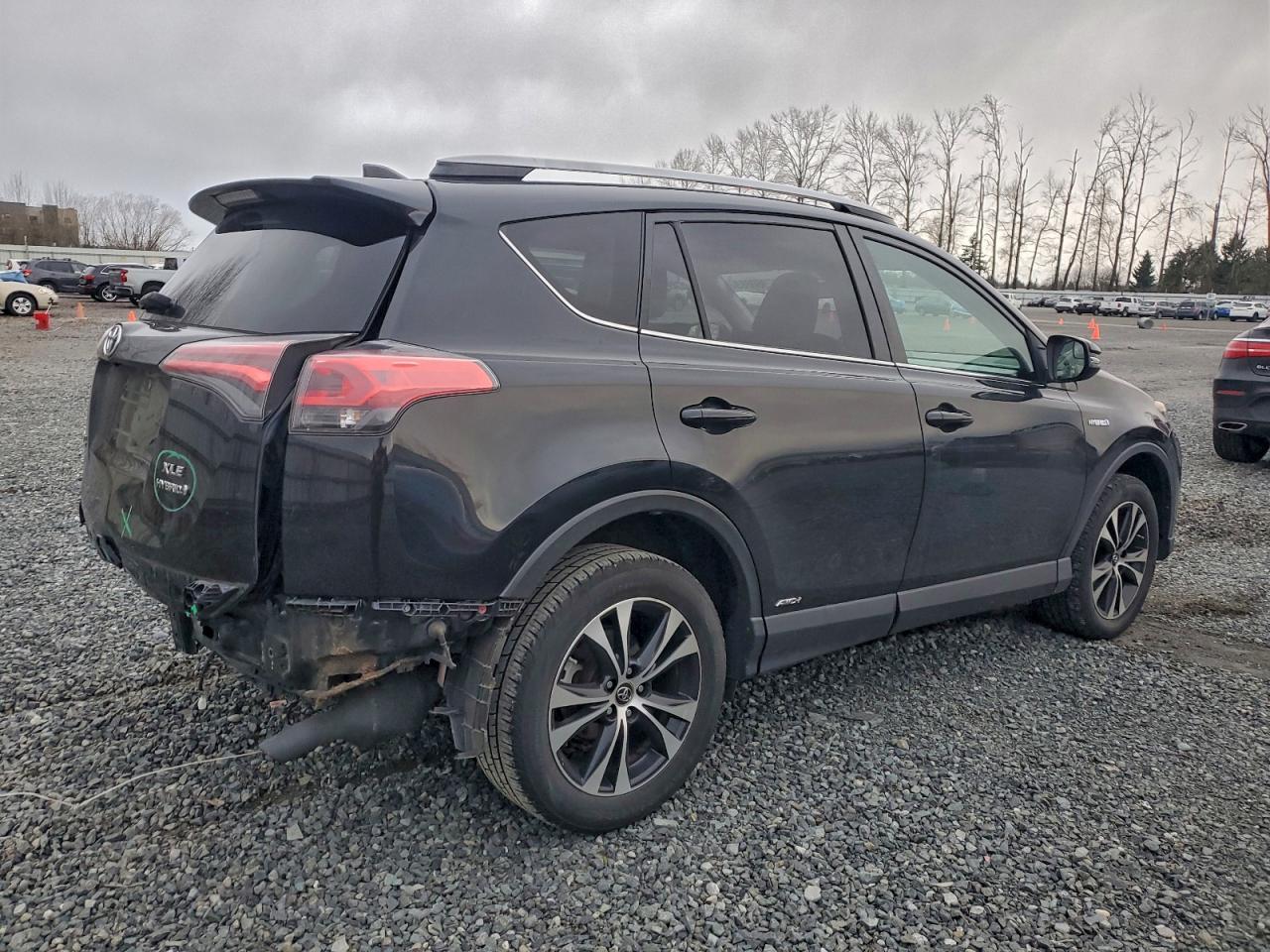 2017 TOYOTA RAV4 HV LE photo 3