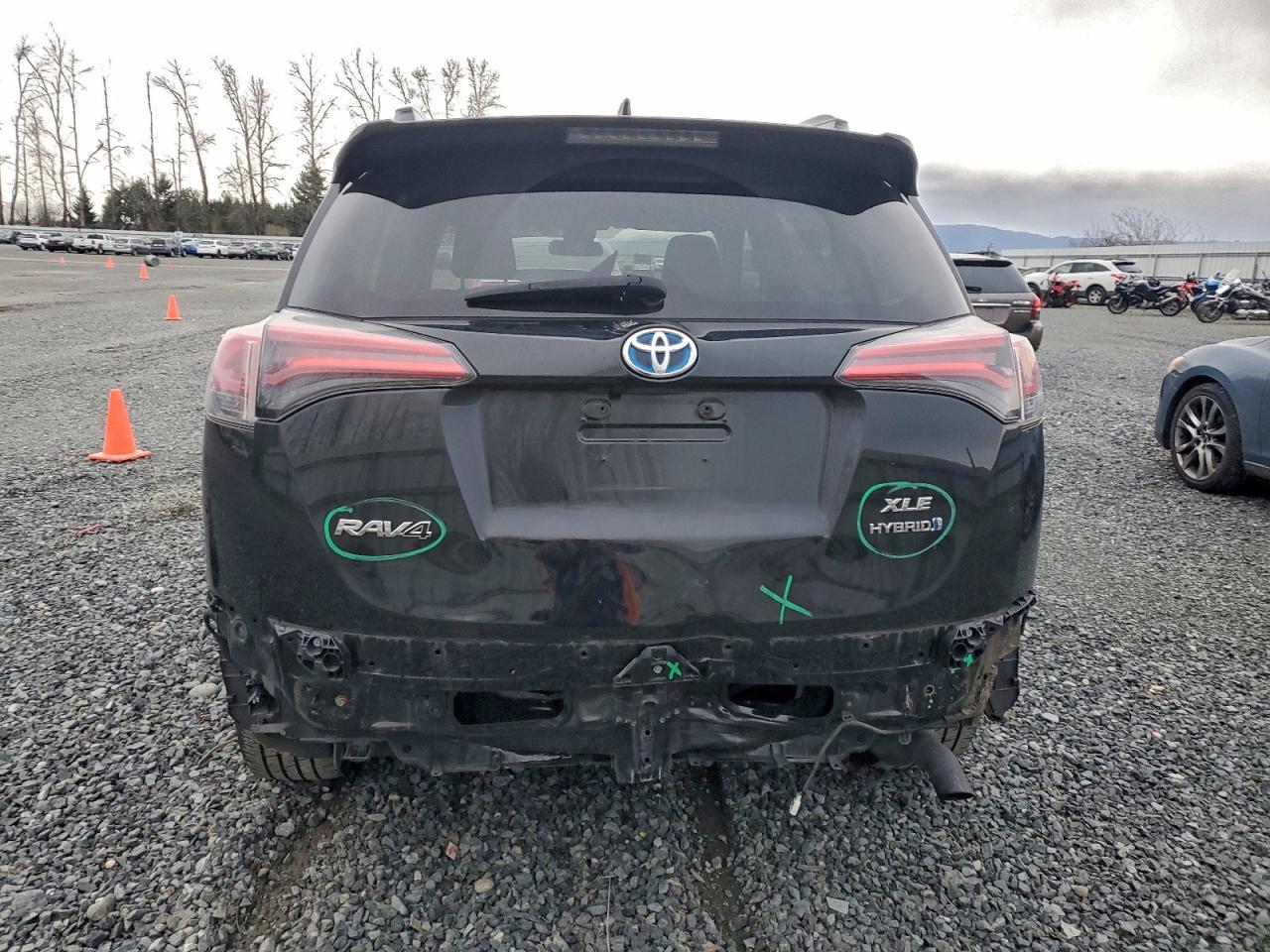 2017 TOYOTA RAV4 HV LE photo 6