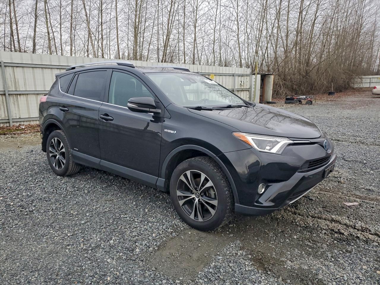 2017 TOYOTA RAV4 HV LE photo 4