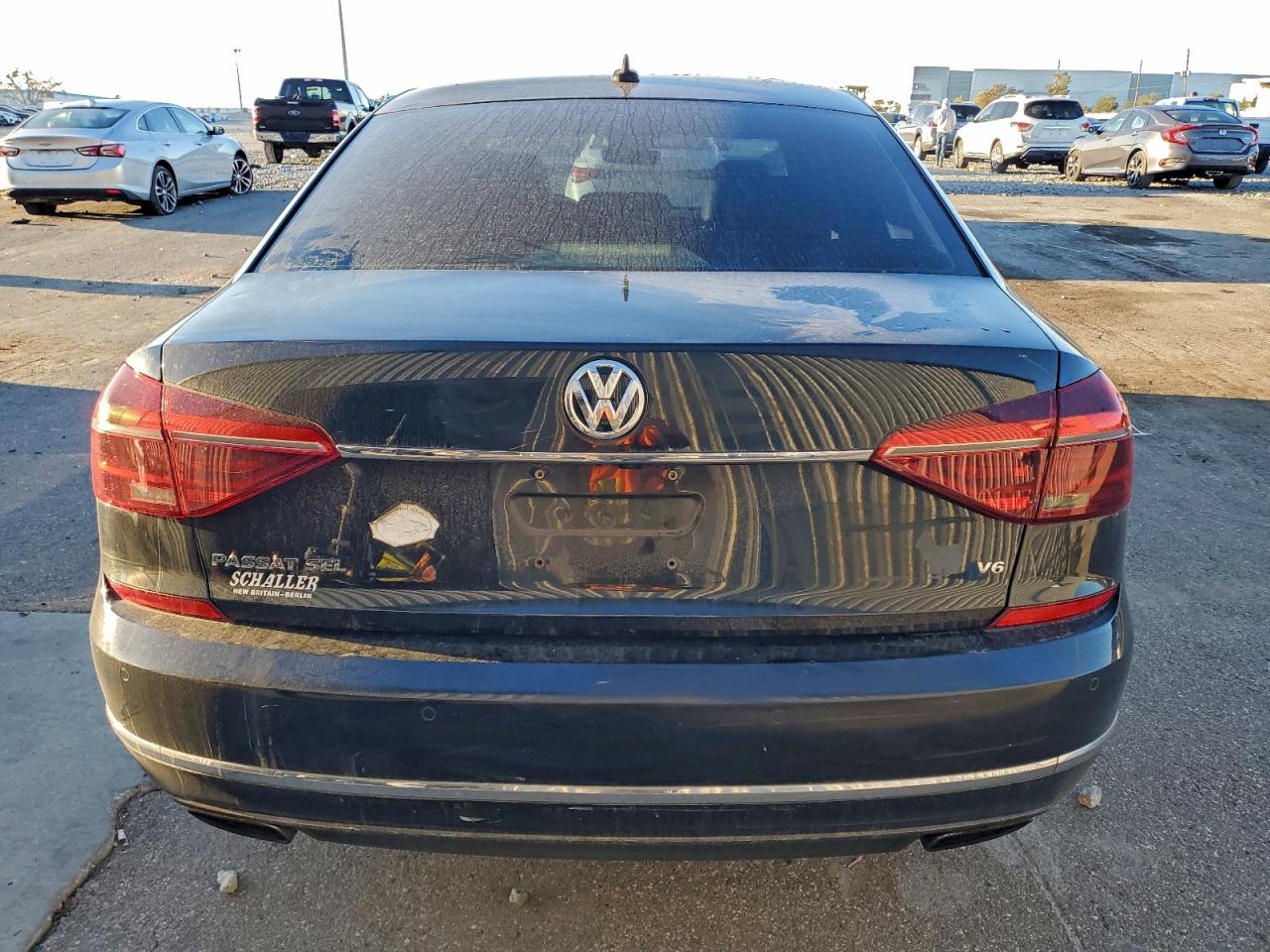 2017 VOLKSWAGEN PASSAT SEL PREMIUM photo 6