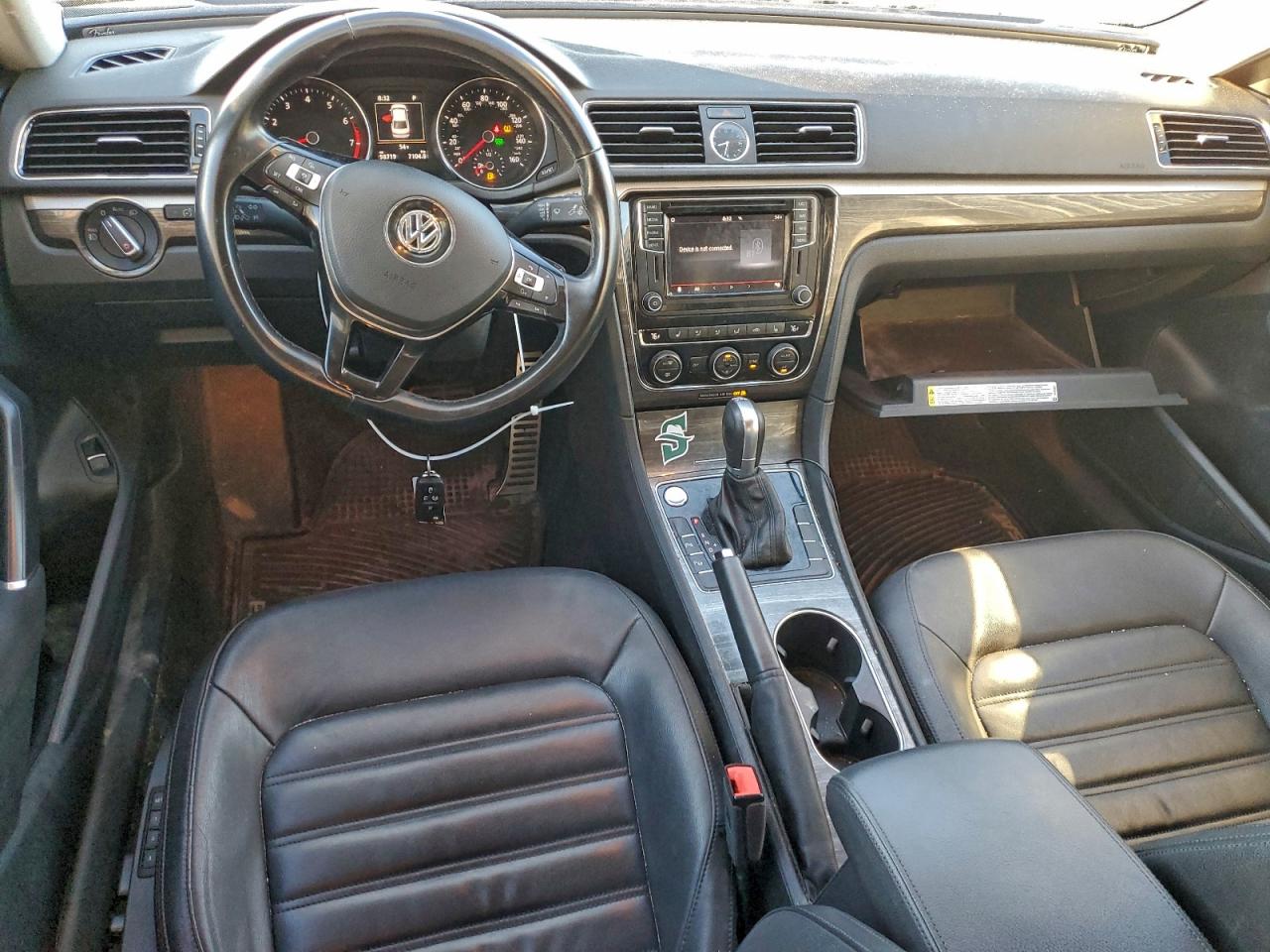 2017 VOLKSWAGEN PASSAT SEL PREMIUM photo 8