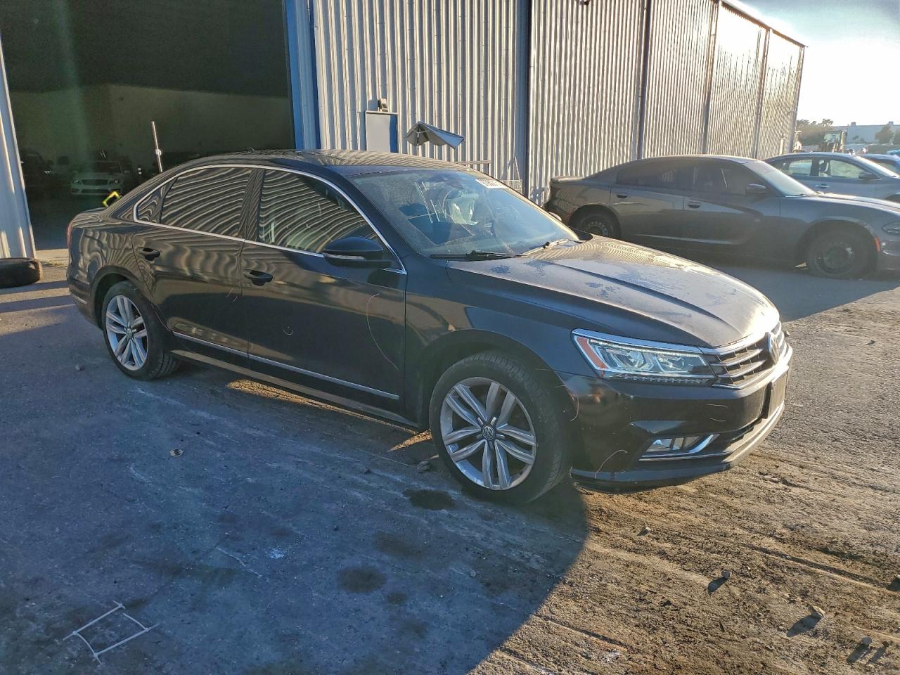 2017 VOLKSWAGEN PASSAT SEL PREMIUM photo 4