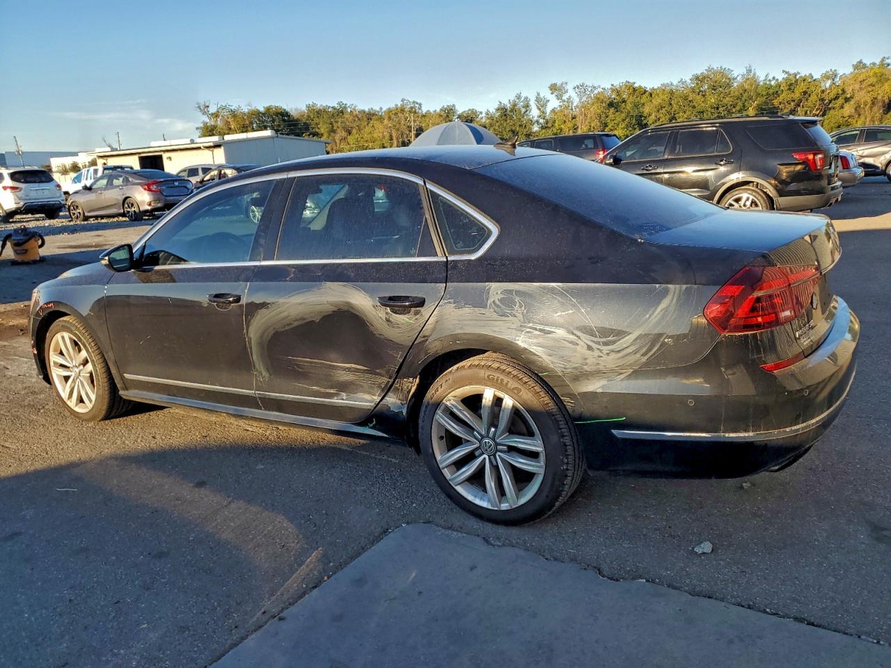 2017 VOLKSWAGEN PASSAT SEL PREMIUM photo 2