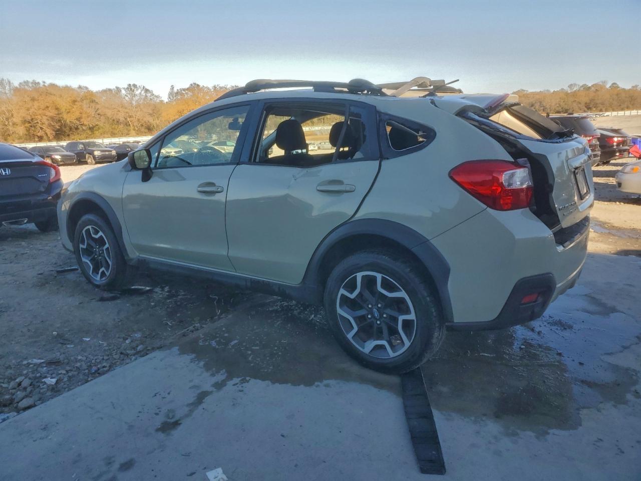 2017 SUBARU CROSSTREK photo 2