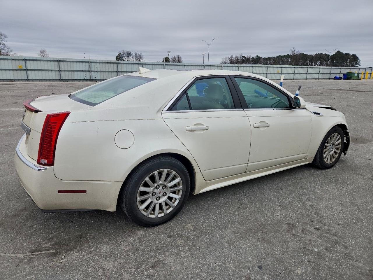 2011 CADILLAC CTS LUXURY COLLECTION photo 3
