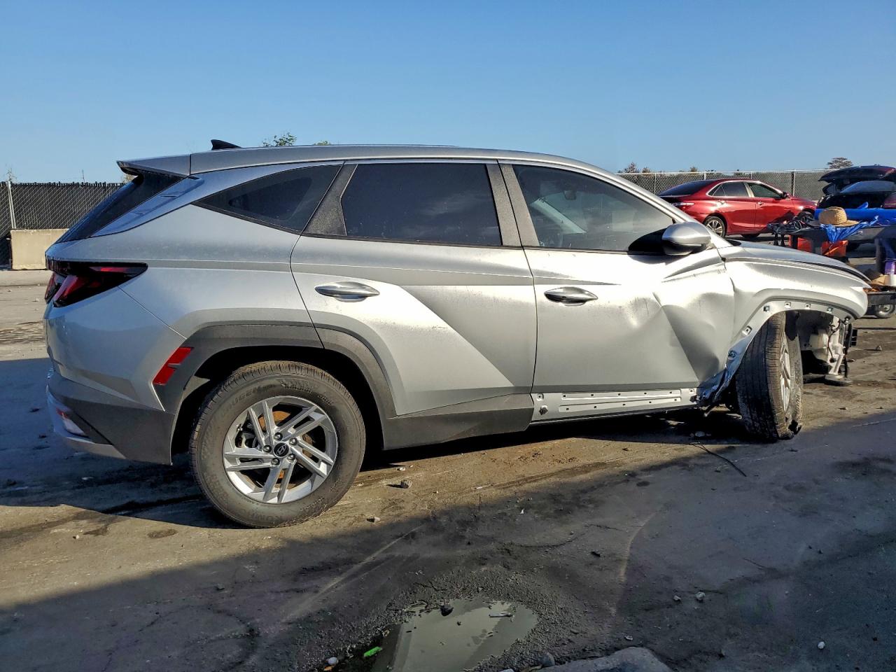 2025 HYUNDAI TUCSON SE photo 3