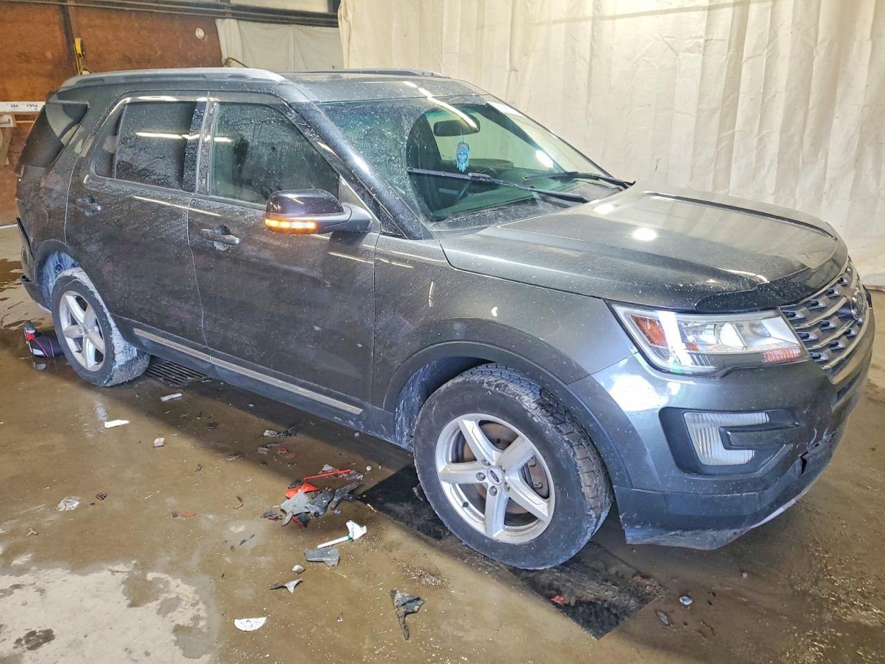 2017 FORD EXPLORER XLT photo 4